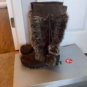 Boots with the fur